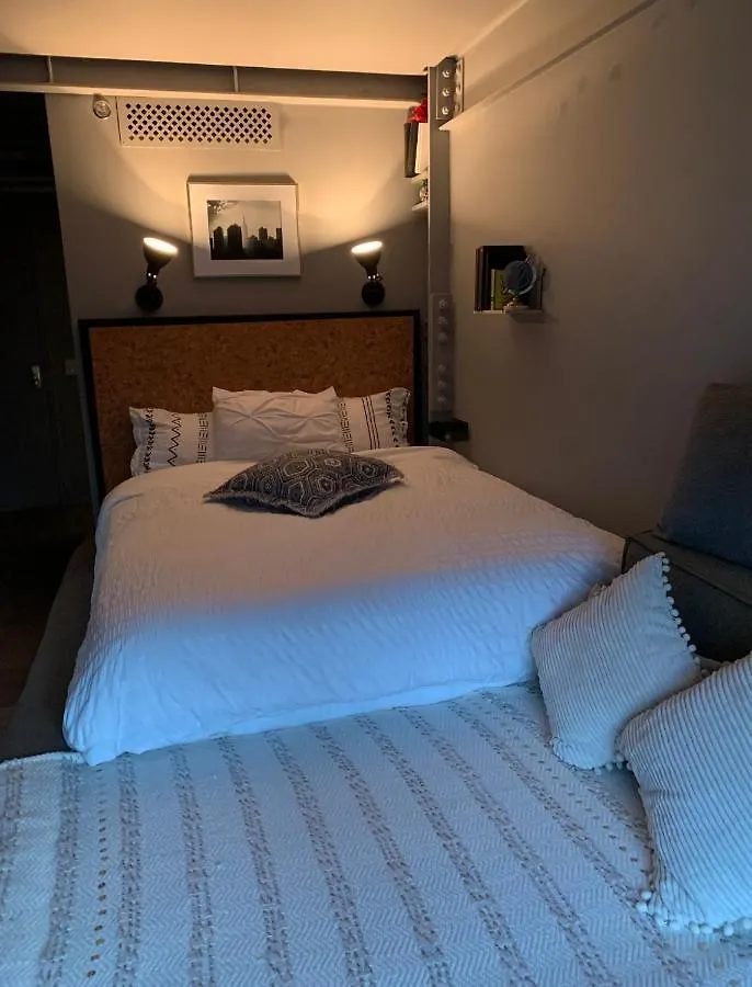 120Les House Apartment New York
