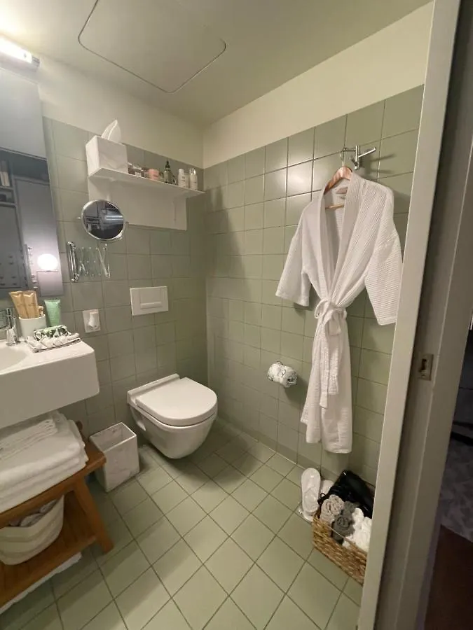 120Les House Apartment New York