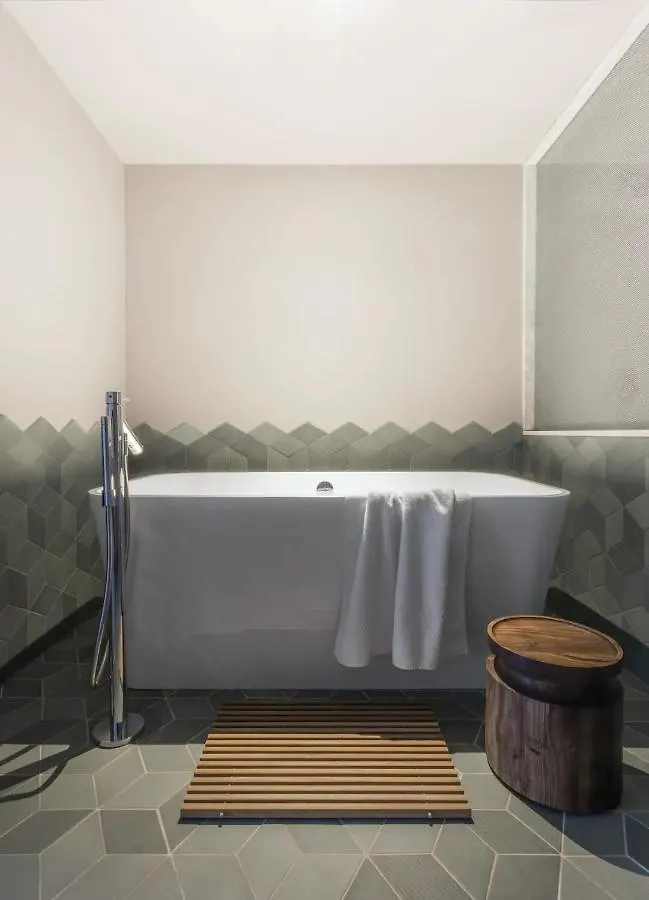 120Les House Apartment New York